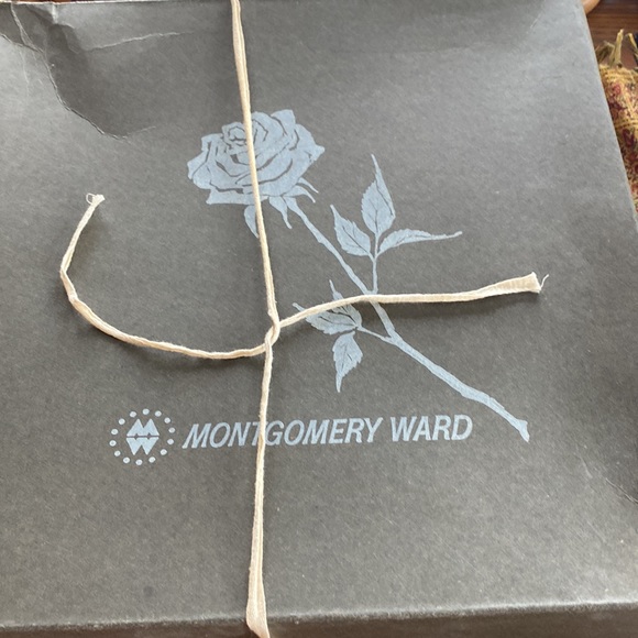 1969 Miss Eileen USA orange wool woman’s hat with feathers in original hat box - Picture 14 of 14